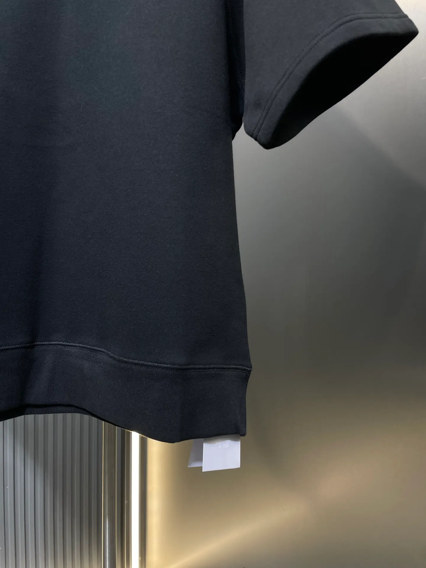 🅿️320 CH🌟【Top Replica】25 pullover embroidered short sweatshirt Original purchased for 6650 The development cost is extremely high The fabric is made of fleece fabric The usage is huge Imported embroidery machine is used for embroidery Customized lambskin leather label The back hardware is aged and silver-plated Size: s m l